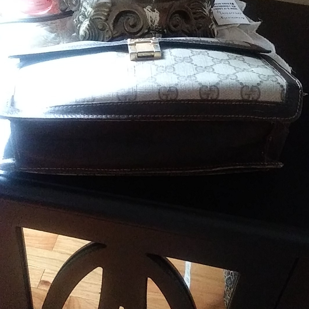Gucci Clutch FLASH SALE - Picture 3 of 8